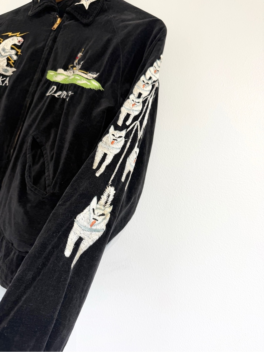 Vintage 1950s Alaska the last frontier reversible velour embroidered jacket - Picture 6 of 15